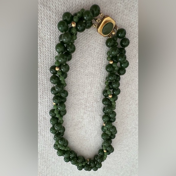 Natural jade triple- strand bead necklace w/ gold filled clasp 18” - Picture 5 of 7